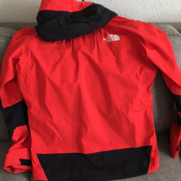 Red medium summit series L5 jacket - Picture 5 of 6